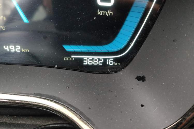 Used BYD e9 2021 Business Edition Odometer Close Up
