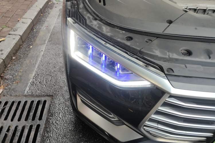 Used BYD e9 2021 Business Edition Right Front Headlight