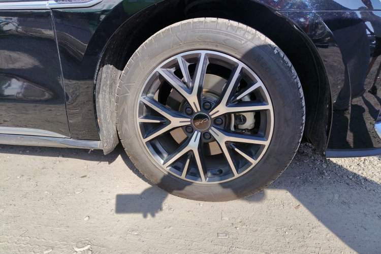 Used BYD e9 2021 Business Edition Right Front Wheel Hub