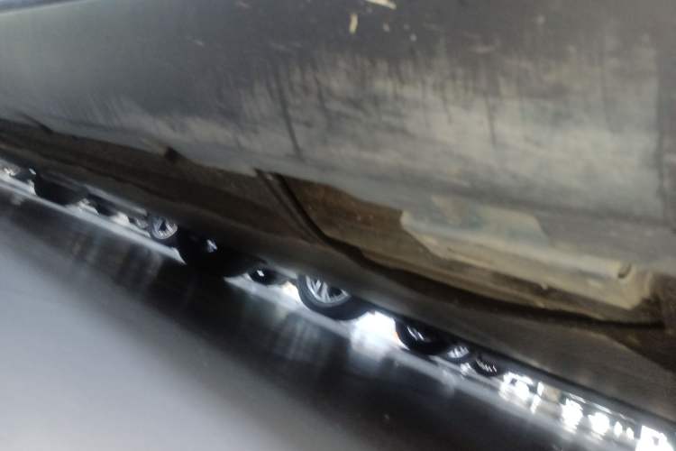 Used BYD e9 2021 Business Edition Right Side Sill