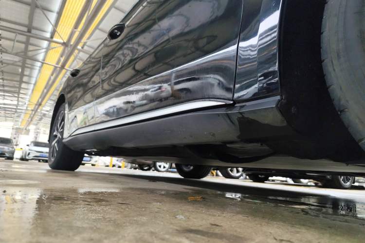 Used BYD e9 2021 Business Edition Right Side Sill