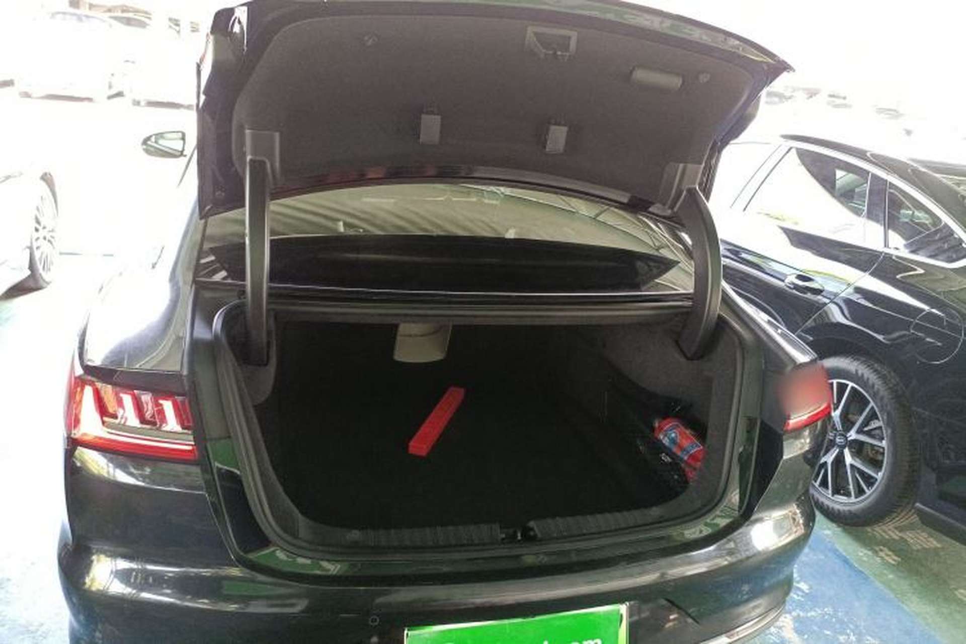 Used BYD e9 2021 Business Edition Trunk