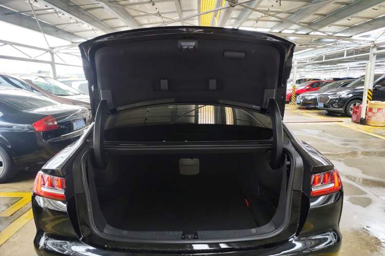 Used BYD e9 2021 Business Edition Trunk