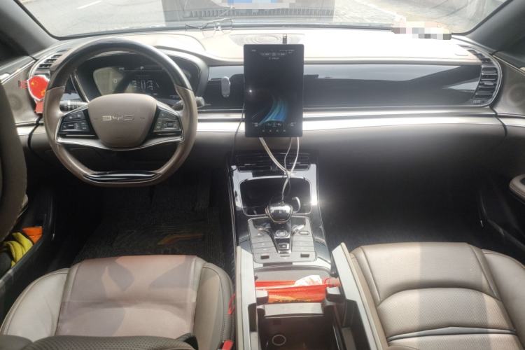 Used BYD e9 2022 Business Edition Center Console