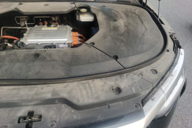 Used BYD e9 2022 Business Edition Engine Bay Left