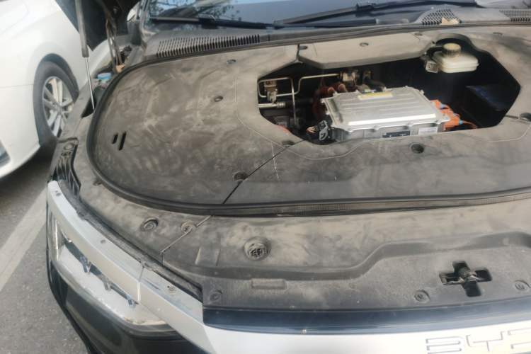 Used BYD e9 2022 Business Edition Engine Bay Right