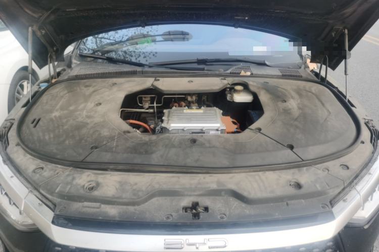 Used BYD e9 2022 Business Edition Engine Bay