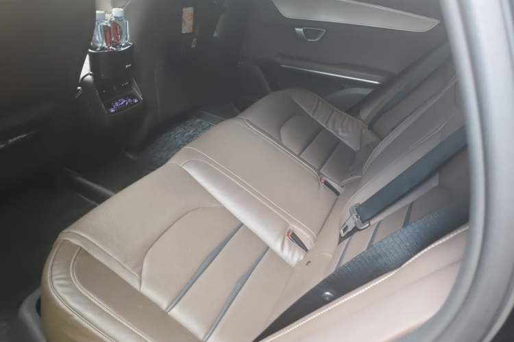 Used BYD e9 2022 Business Edition Left Rear Seat