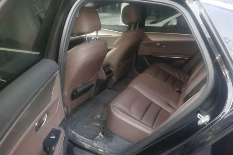 Used BYD e9 2022 Business Edition Left Rear Seat