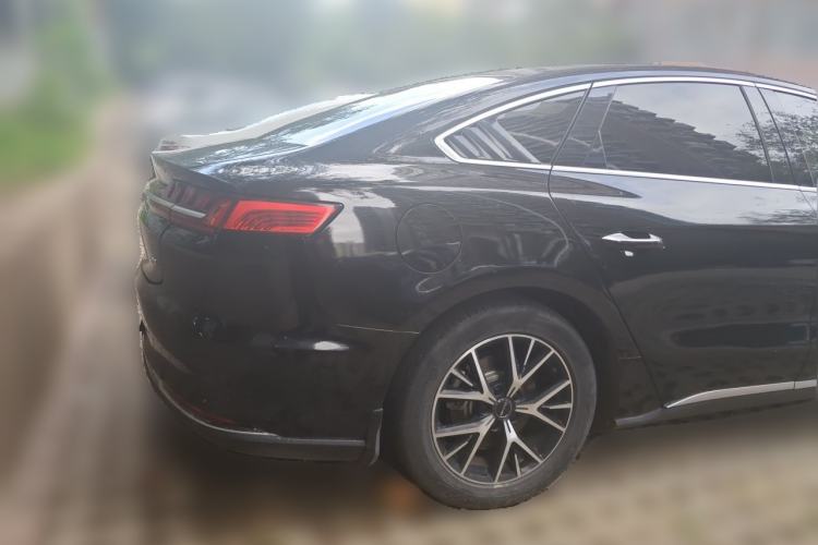 Used BYD e9 2022 Business Edition Rear Right 45 Deg