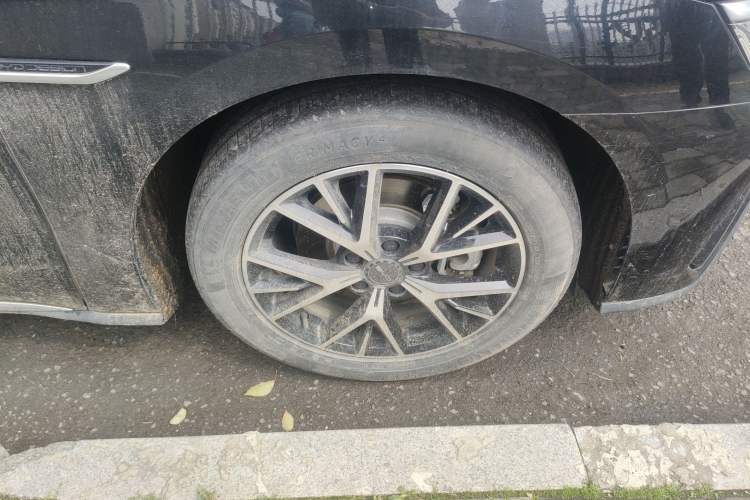 Used BYD e9 2022 Business Edition Right Front Wheel Hub