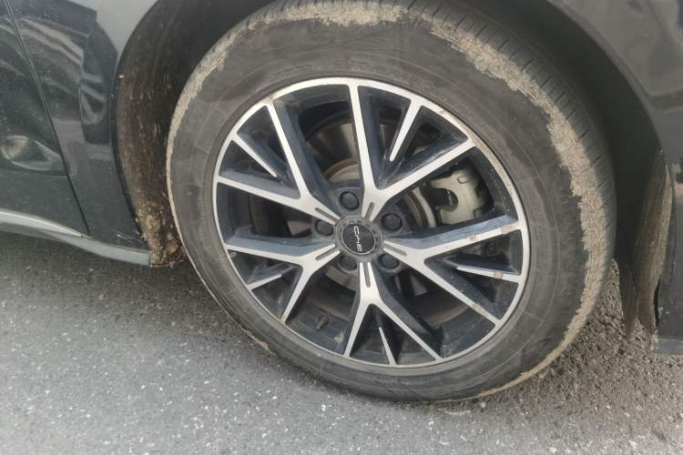 Used BYD e9 2022 Business Edition Right Front Wheel Hub