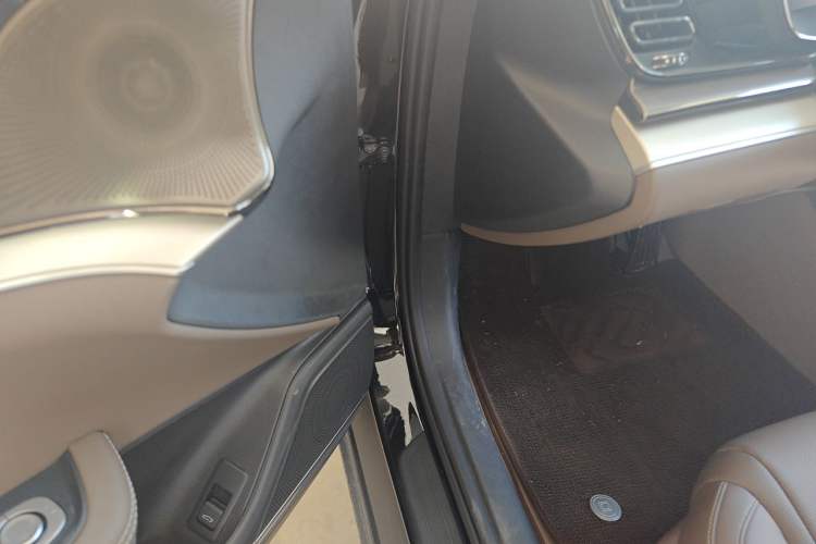 Used BYD e9 2025 Model 506 Luxury Version Driver Seat