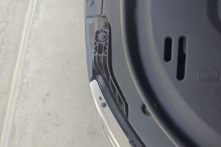 Used BYD e9 2025 Model 506 Luxury Version Engine Bay Right