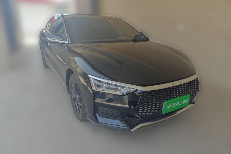 Used BYD e9 2025 Model 506 Luxury Version Front Right 45 Deg
