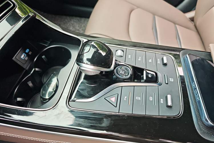 Used BYD e9 2025 Model 506 Luxury Version Gear Lever