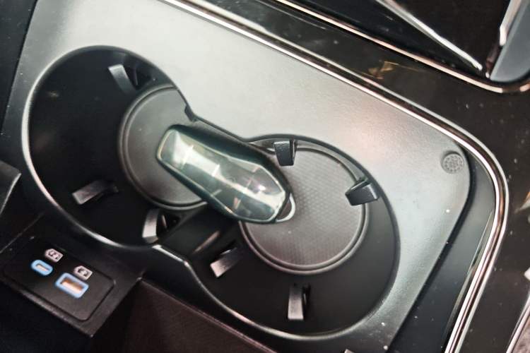 Used BYD e9 2025 Model 506 Luxury Version Interior 1