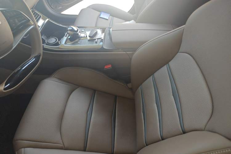Used BYD e9 2025 Model 506 Luxury Version Left Front Seat