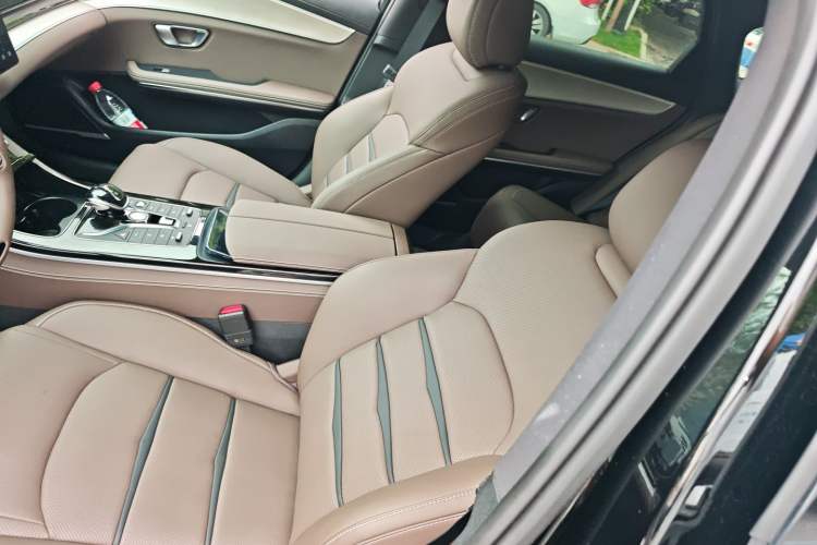 Used BYD e9 2025 Model 506 Luxury Version Left Front Seat