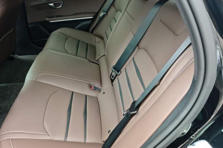 Used BYD e9 2025 Model 506 Luxury Version Left Rear Seat