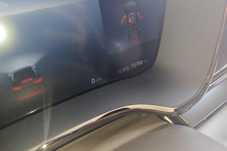 Used BYD e9 2025 Model 506 Luxury Version Odometer Close Up