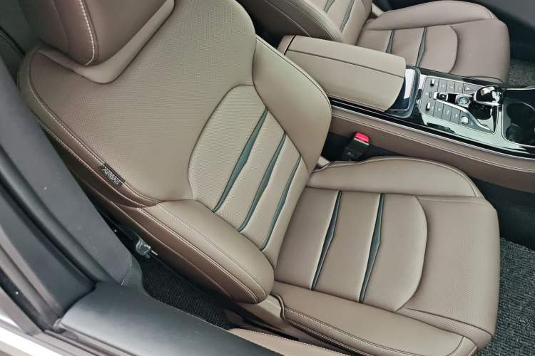 Used BYD e9 2025 Model 506 Luxury Version Right Front Seat