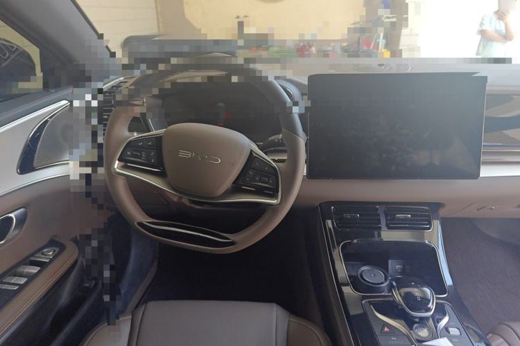 Used BYD e9 2025 Model 506 Luxury Version Steering Wheel