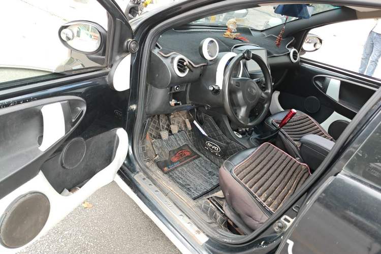 Used BYD F0 2010 Shangkui Patriotic Edition 1.0L Yuexue Model Driver Seat