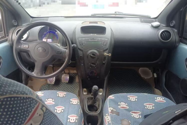 Used BYD F0 2010 Shangkui Patriotic Edition 1.0L XuanKu Model Center Console