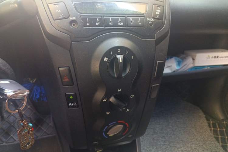 Used BYD F0 2011 Shangku Edition 1.0L XuanKu Model Audio And AC Panel