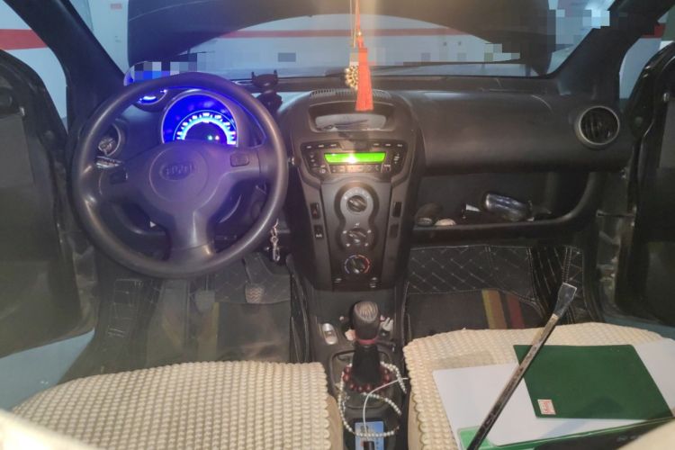 Used BYD F0 2011 Shangku Edition 1.0L XuanKu Model Center Console