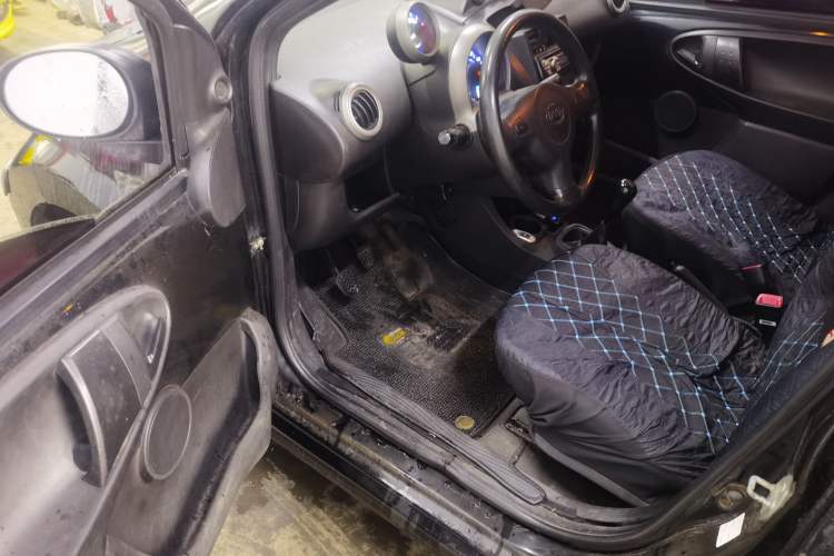 Used BYD F0 2011 Shangku Edition 1.0L Yuexiu Model Driver Seat