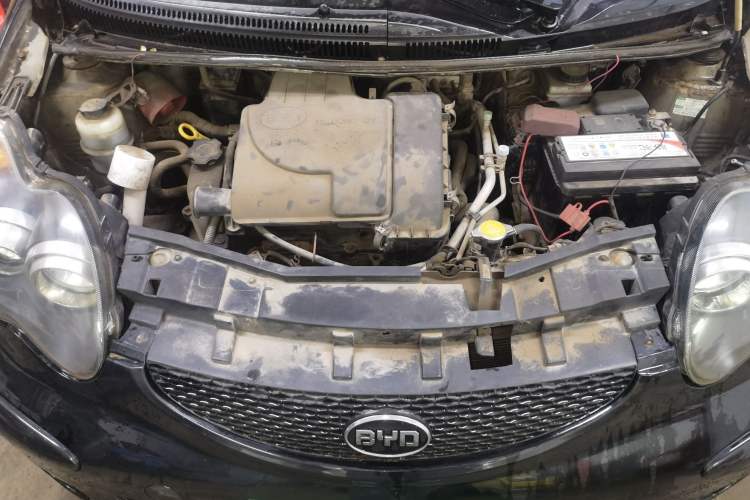 Used BYD F0 2011 Shangku Edition 1.0L Yuexiu Model Engine Bay