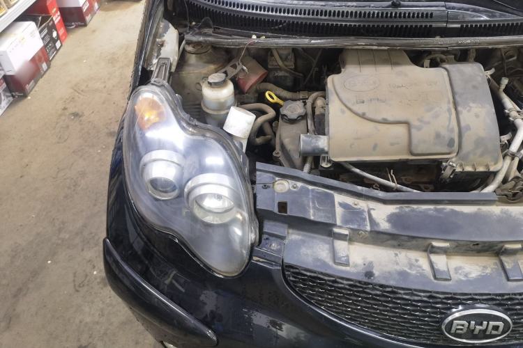 Used BYD F0 2011 Shangku Edition 1.0L Yuexiu Model Engine Bay Right