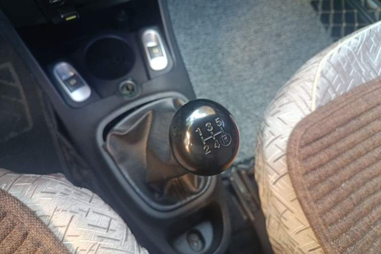 Used BYD F0 2011 Shangku Edition 1.0L XuanKu Model Gear Lever