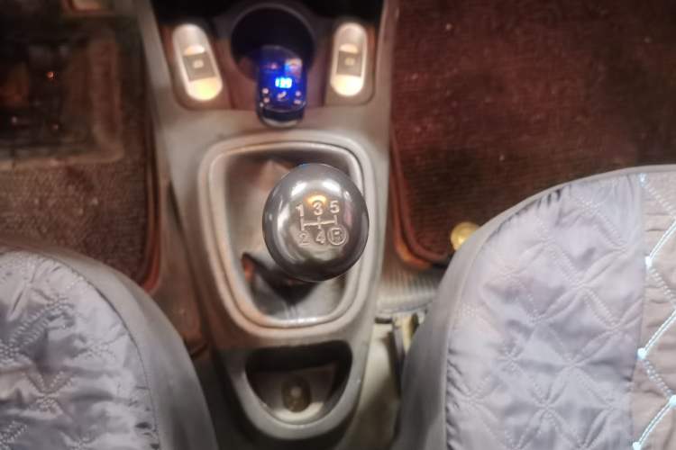Used BYD F0 2011 Shangku Edition 1.0L Yuexiu Model Gear Lever