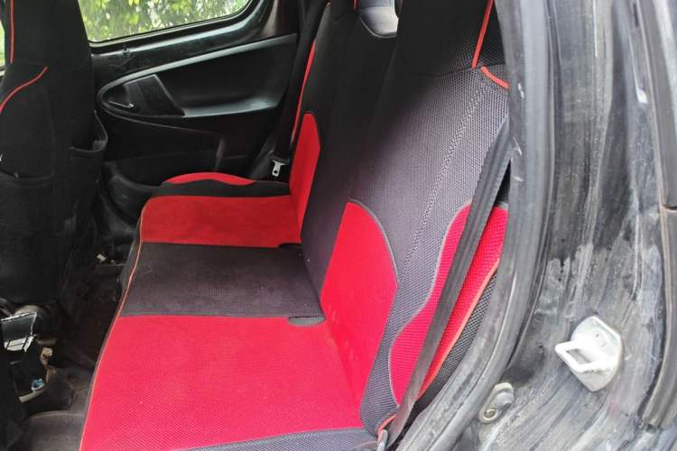 Used BYD F0 2011 Shangku Edition 1.0L XuanKu Model Left Rear Seat
