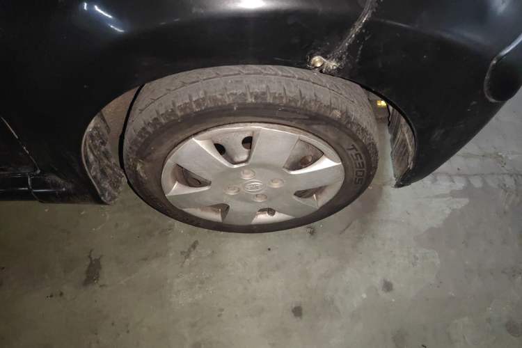 Used BYD F0 2011 Shangku Edition 1.0L XuanKu Model Right Front Wheel Hub