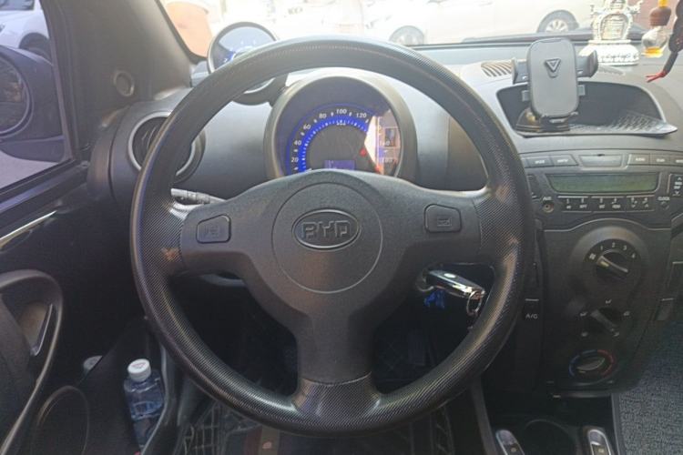 Used BYD F0 2011 Shangku Edition 1.0L XuanKu Model Steering Wheel