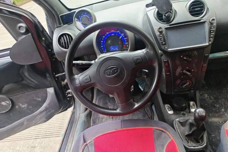 Used BYD F0 2011 Shangku Edition 1.0L XuanKu Model Steering Wheel