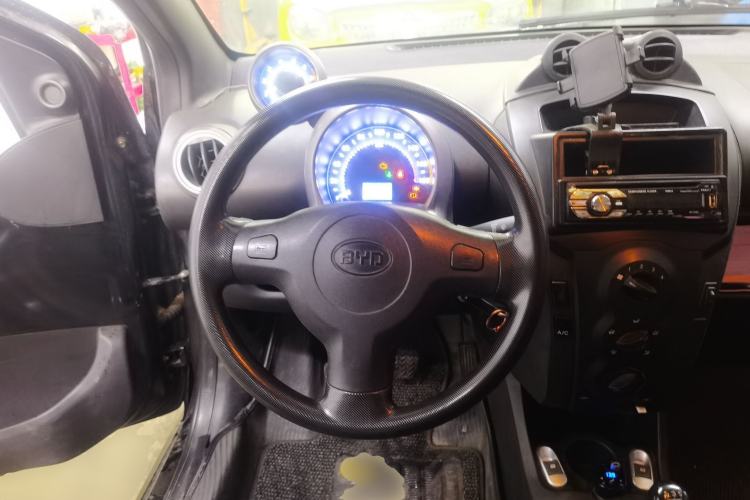 Used BYD F0 2011 Shangku Edition 1.0L Yuexiu Model Steering Wheel