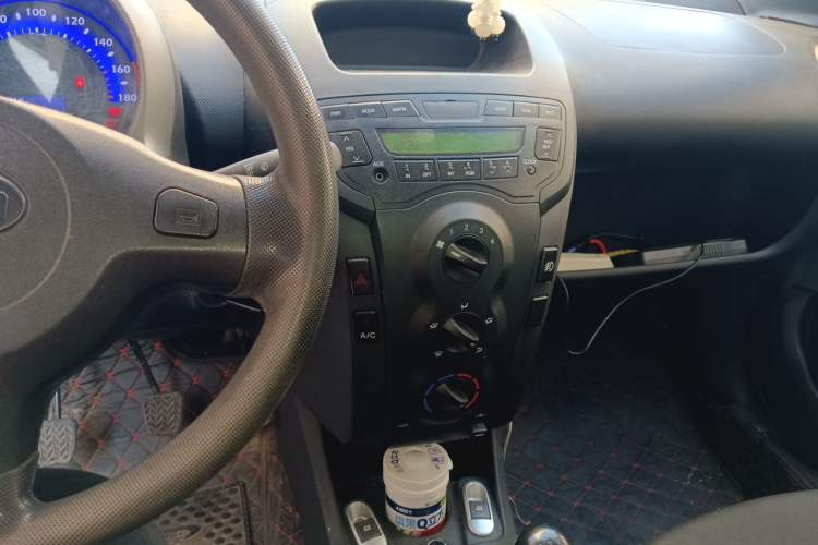 Used BYD F0 2011 Shangku Edition 1.0L XuanKu Model Audio And AC Panel
