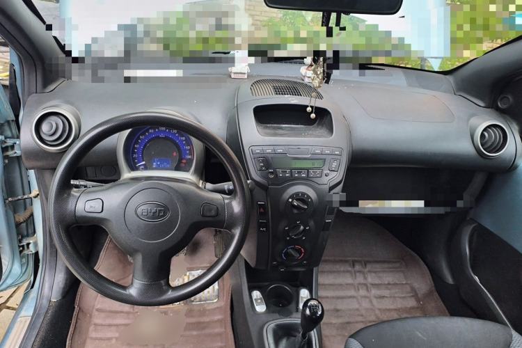 Used BYD F0 2011 Shangku Edition 1.0L XuanKu Model Center Console