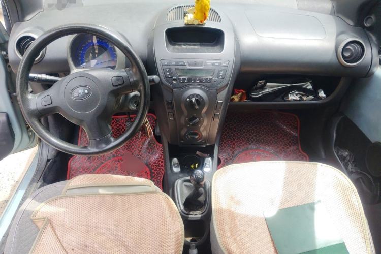 Used BYD F0 2011 Shangku Edition 1.0L XuanKu Model Center Console