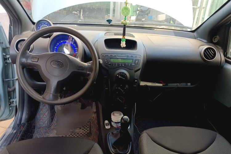 Used BYD F0 2011 Shangku Edition 1.0L XuanKu Model Center Console