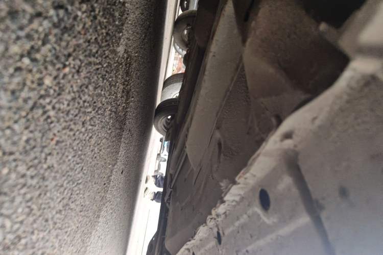 Used BYD F0 2011 Shangku Edition 1.0L Yuexiu Model Chassis Front Right