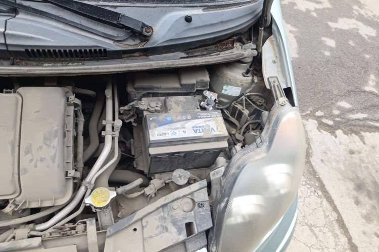 Used BYD F0 2011 Shangku Edition 1.0L Yuexiu Model Engine Bay Left