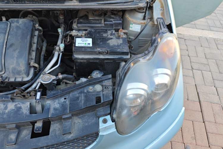 Used BYD F0 2011 Shangku Edition 1.0L Yuexiu Model Engine Bay Left