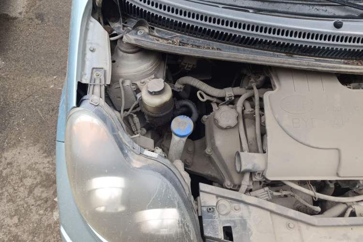 Used BYD F0 2011 Shangku Edition 1.0L Yuexiu Model Engine Bay Right
