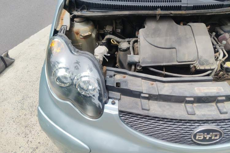 Used BYD F0 2011 Shangku Edition 1.0L XuanKu Model Engine Bay Right